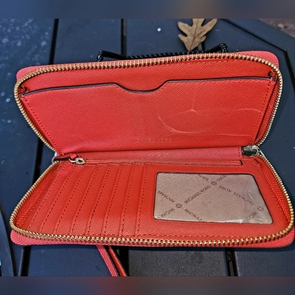 MICHAEL KORS WRISTLET/PHONE CASE
